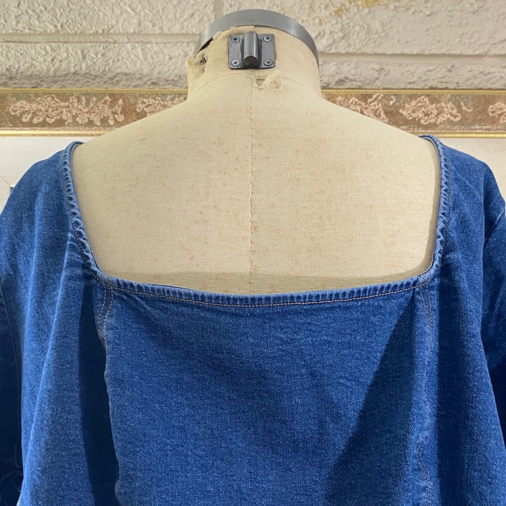 Old Navy Square Neckline Denim Crop Top - Picture 6 of 9